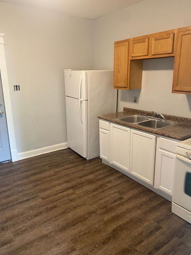 Foto del edificio - 3550 Seymour Ave