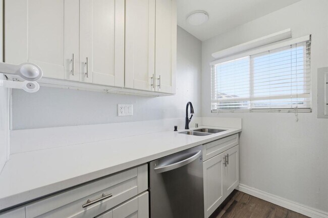 Foto del edificio - 267 S Ventura Rd