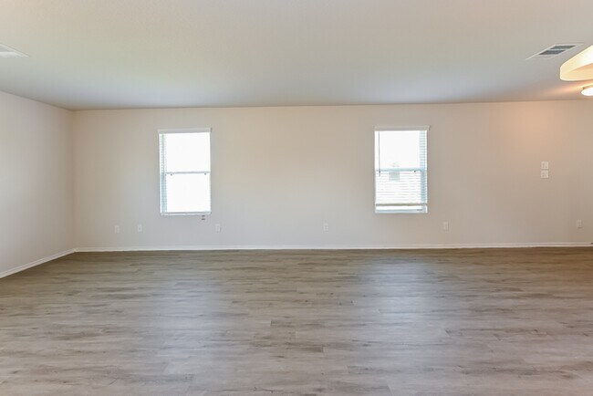 Foto del edificio - Oaks of Lakewood - 8631 Middleton Oaks Cir...