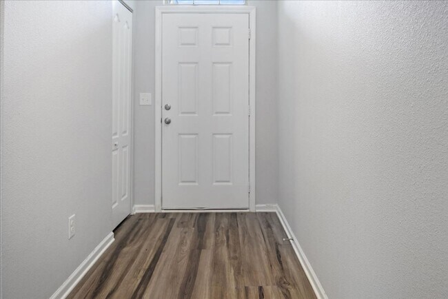 Foto del edificio - Spacious 4 Bedroom in Fast Growing Nassau County!