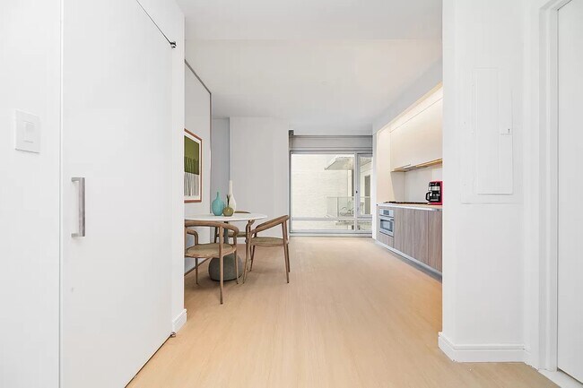 Building Photo - 572 Eleventh Avenue
