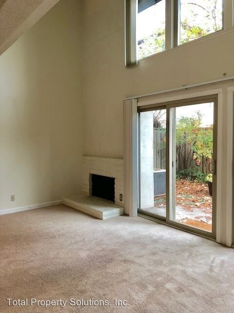 Building Photo - 1301 Montego