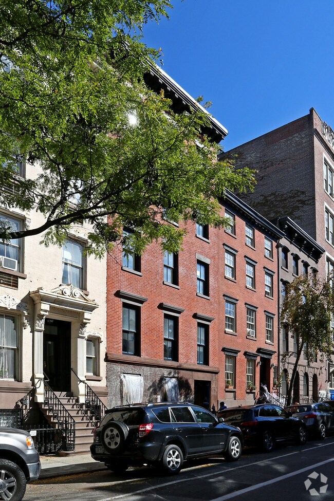 Building Photo - 333 W 20th St