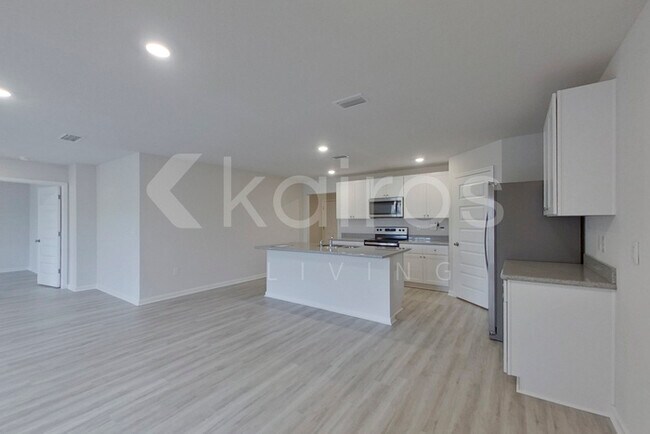 Foto del edificio - 292 Monarch Ln