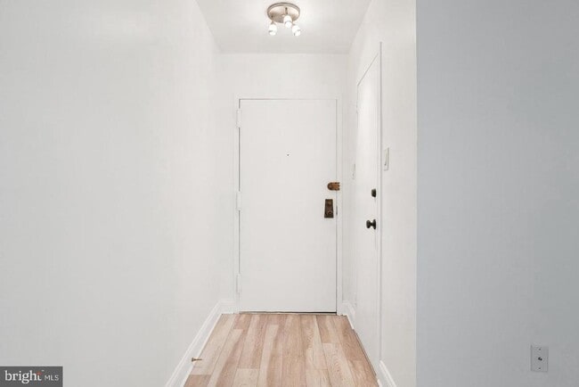 Building Photo - 2059 Huntington Ave