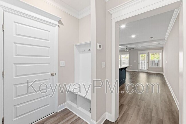 Foto del edificio - 1066 Linsmore Ave