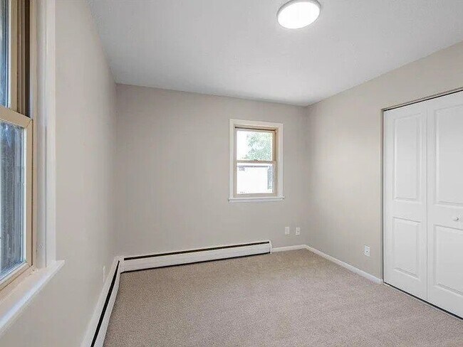 Foto del edificio - 2081 Hillview Rd