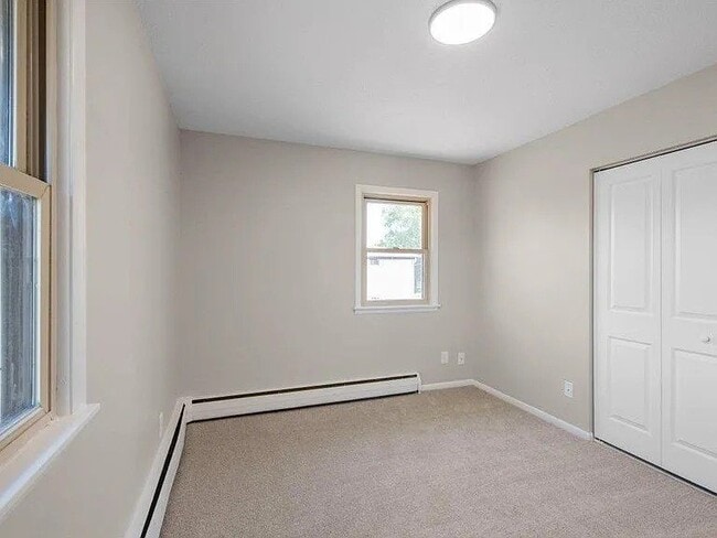 Building Photo - 2081 Hillview Rd