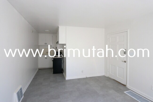 Photo - 950 E Millcreek Way Apartment