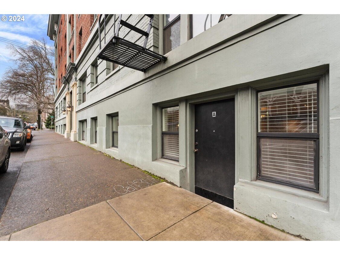 Primary Photo - Spacious Loft Condo in Historical Carlton ...