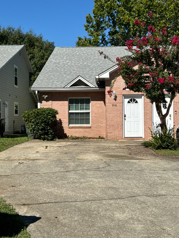 Building Photo - 2548 Golden Park Ln