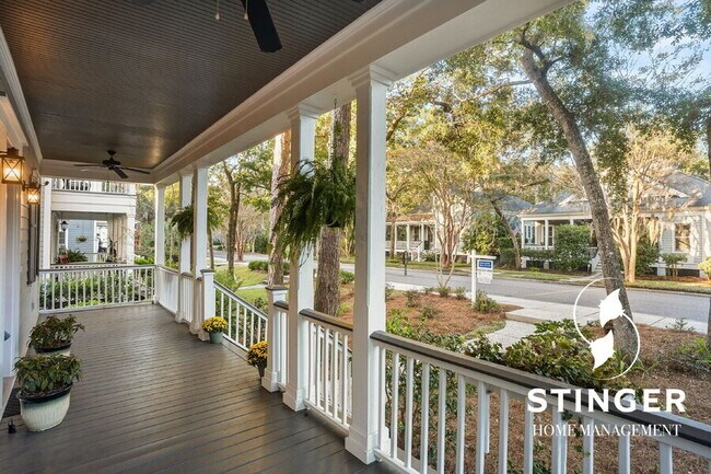 Building Photo - 14 Hayek St