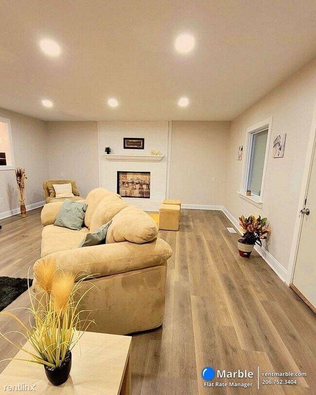 Foto del edificio - 5 br, 3 bath House - 2000 Oakdale Rd