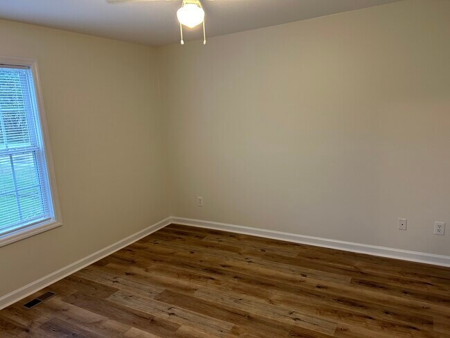 Building Photo - 39 Farm View Cir