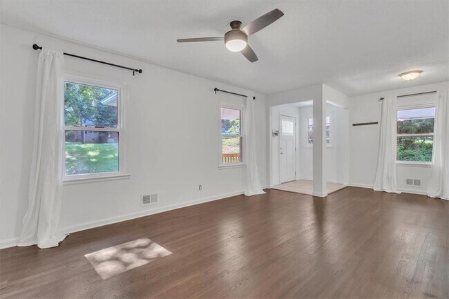 Building Photo - 2473 Harwood Dr