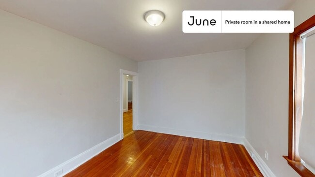 Building Photo - Room in Shared 4 bed/1 bath home