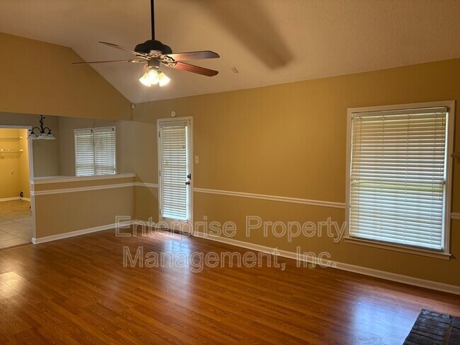 Foto del edificio - 7028 Boxborough Cove