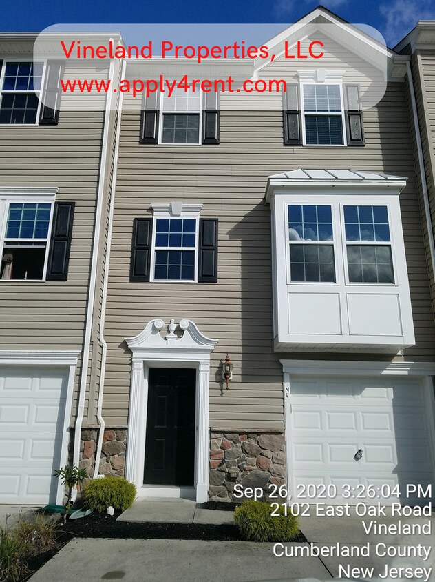 Foto principal - 1720 SF Townhome - 3 BR/1.5 BA - Kings Cro...