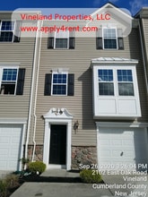 Building Photo - 2102 E Oak Rd