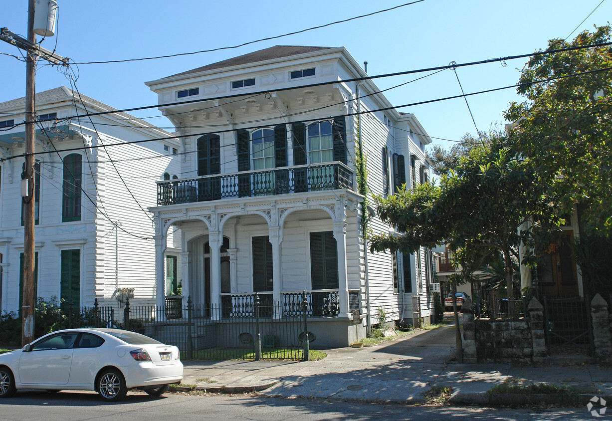 Primary Photo - 2356 Magazine St