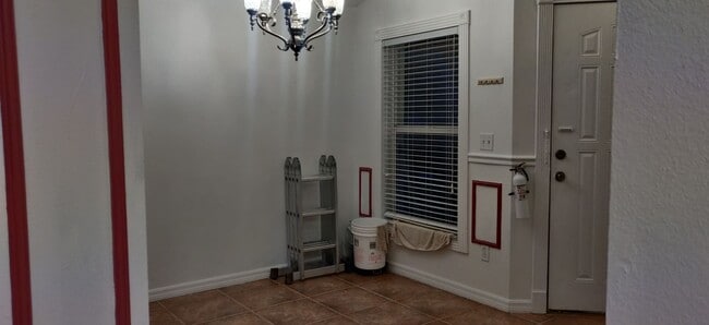 Building Photo - 3 bedroom 2 bath