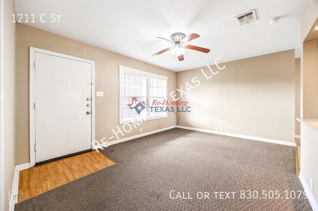 Foto del edificio - 1211 C St