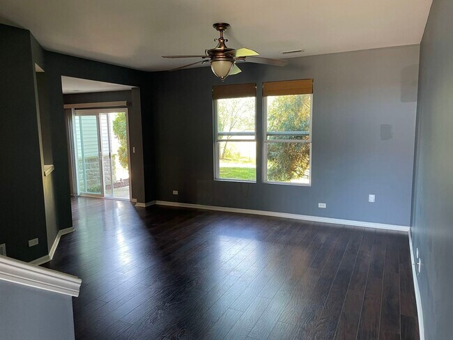 Building Photo - 643 Hawley Dr