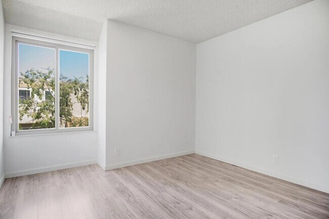 Foto del edificio - 490 Auburn Way
