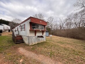 Building Photo - 1561 Pleasant Valley Rd SE