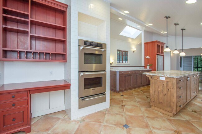 Foto del edificio - New Beautiful 3bd/2.5ba home with office i...