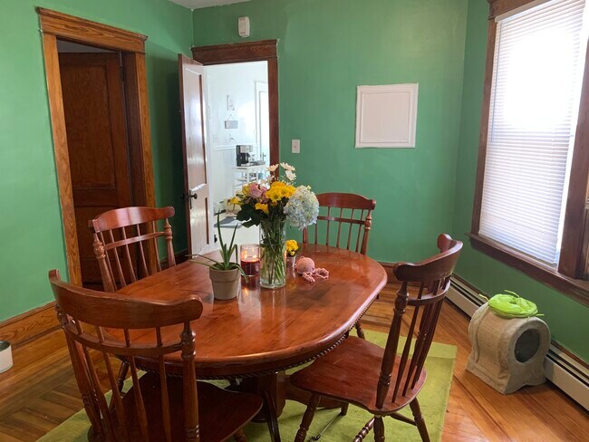 Sunny Dining Room - 727 Main St