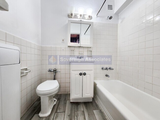 Foto del edificio - 6645 Broadway