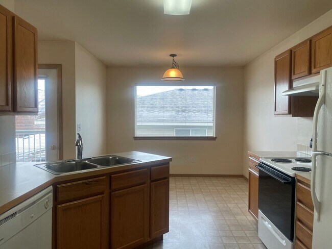 Foto del edificio - 595 Eastmont Ave