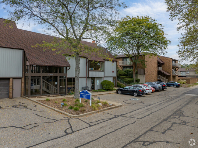 Building Photo - London Square Apartments