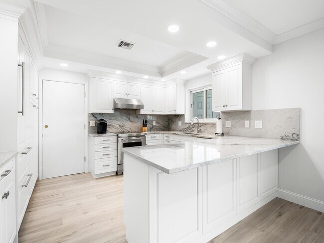 Building Photo - 1710 S Ocean Blvd