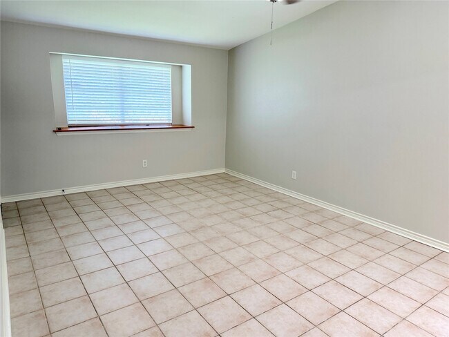 Building Photo - 534 Glenvale Dr