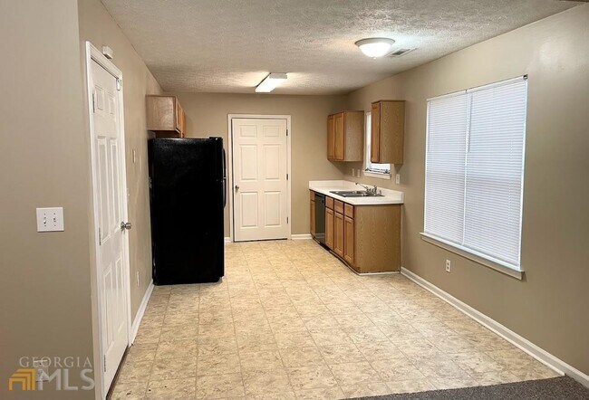 Foto del edificio - 400 Edgewood Dr