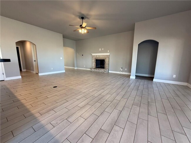 Foto del edificio - 348 Fox Cir