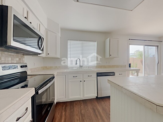 Building Photo - 7519 E Naranja Ave