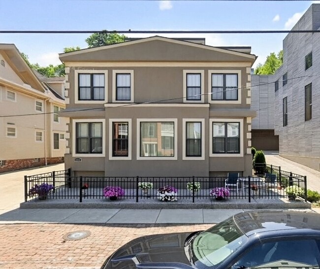 Foto del edificio - 2033 Fairview Ave