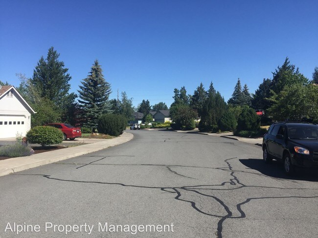 Building Photo - 1446 NE Locksley Dr
