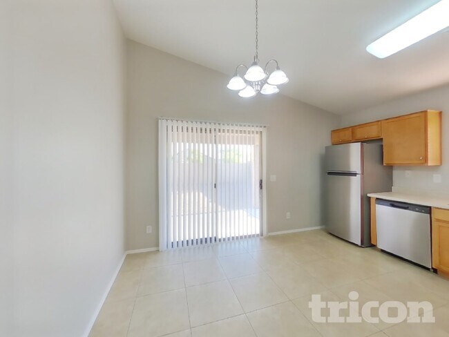 Foto del edificio - 6740 E Summerset Rd