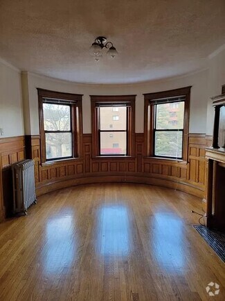 Building Photo - 1855 Beacon St