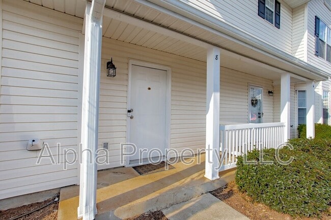 Foto del edificio - 8 Hayfield Ln