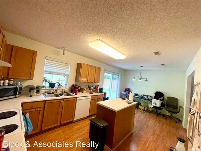 Foto del edificio - 3 br, 2.5 bath House - 5100 Cardinal Grove...