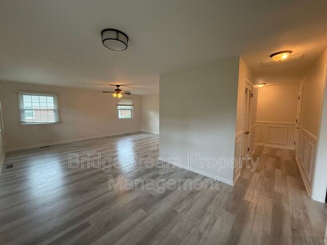 Building Photo - 4225 Fernbrook St