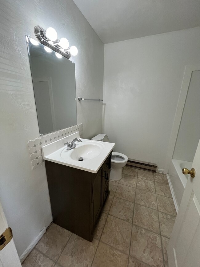 Building Photo - Apartment Heights