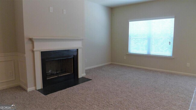 Building Photo - 3125 Englewood Dr