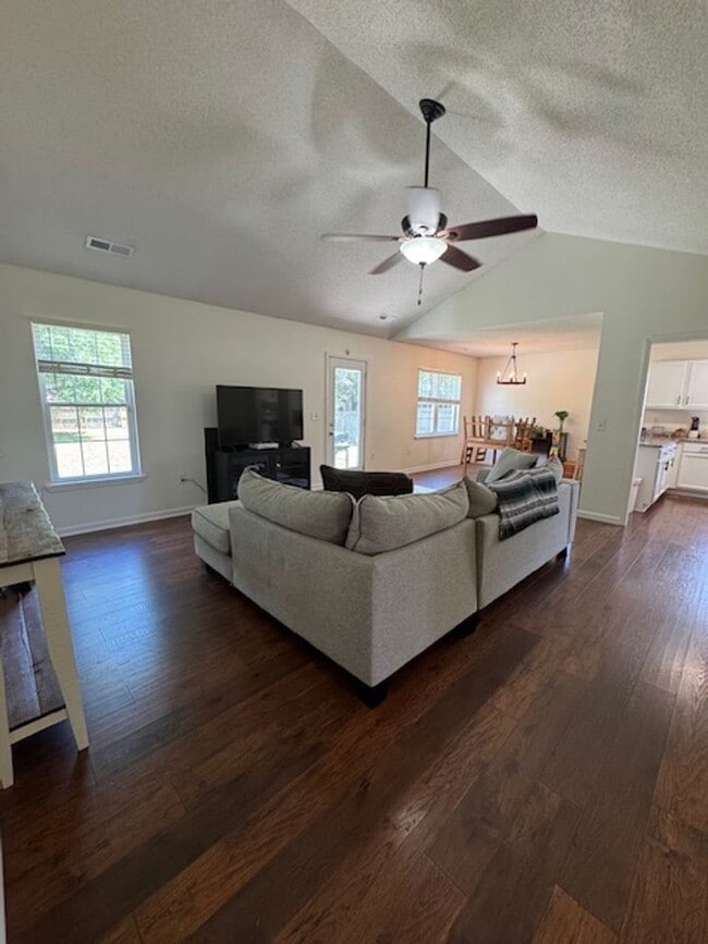 Building Photo - 3 Bedrooms and LARGE Backyard