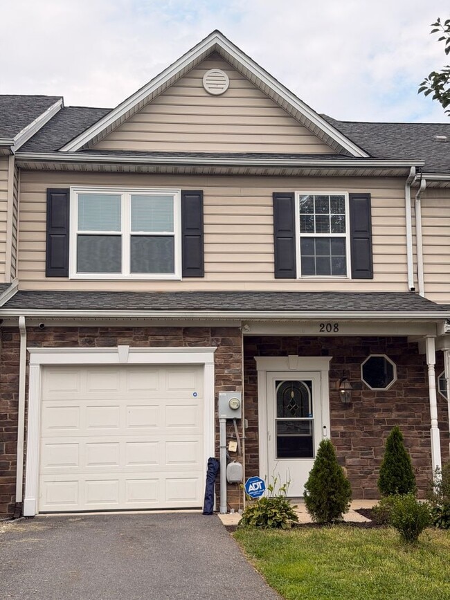 Building Photo - 208 Whitley